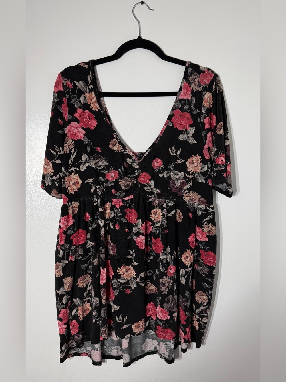 Torrid size 2 Women's Floral Scoop Neck Top